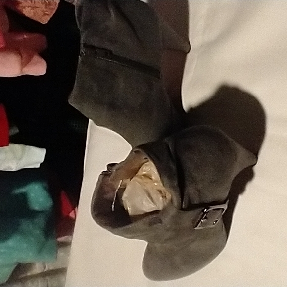 Boots - Picture 3 of 7